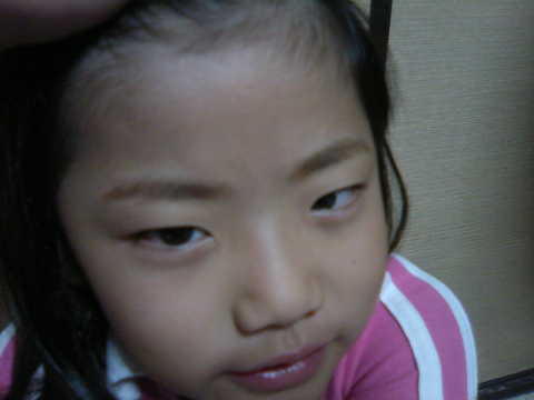 小学生１年生　ナノちゃん　眉毛カット
